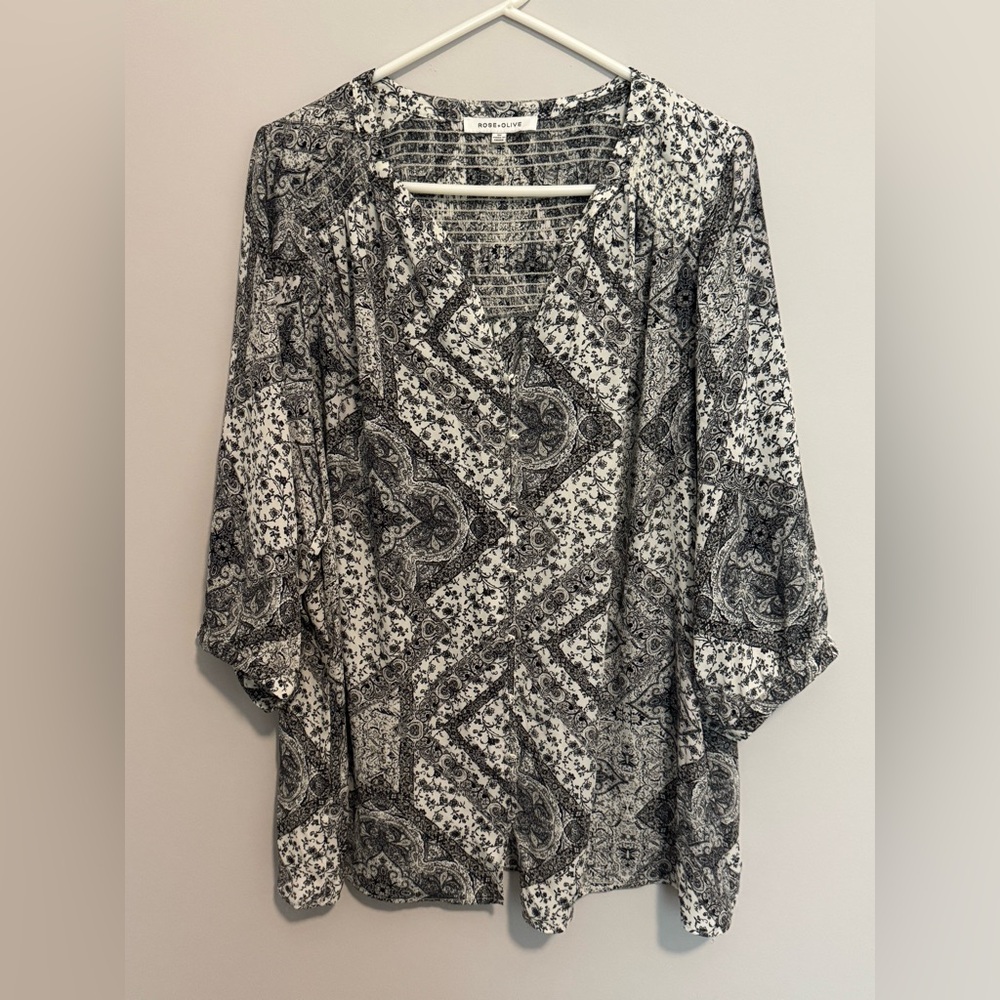 Rose + Olive Blouse Women’s PLUS 1X Button-Up Smocked Floral Comfort Top EUC